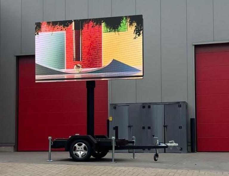 Outdoor LED spider trailer